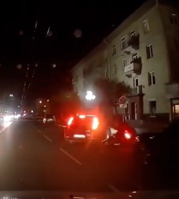 У Луцьку вночі легковик збив мотоцикліста. Момент ДТП потрапив на відео