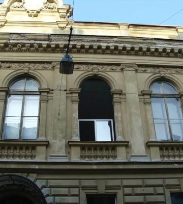 Львівський університет вирішив самовільно замінити автентичні вікна