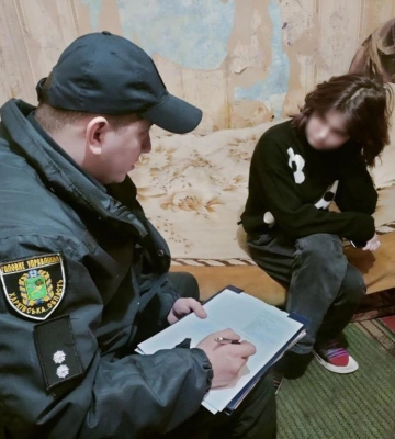 Побила доньку: мешканку Харківщини можуть позбавити батьківських прав