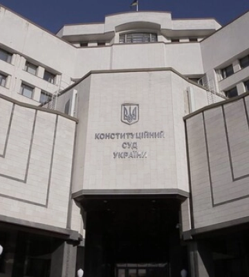 Три судьи Конституционного суда своей отставкой отдали КС под полный контроль Зеленского
