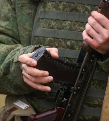 В Запорожской области командир оккупантов прострелил колени двум солдатам