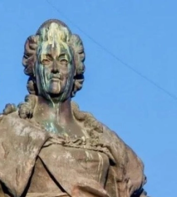 В Одесі знову облили фарбою пам’ятник Катерині ІІ