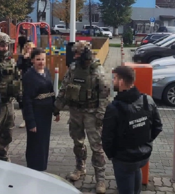 Керівницю благодійного фонду з Луцька звинуватили у переправленні ухилянтів