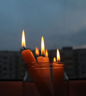 Сегодня в Украине действуют почасовые графики отключения света: где узнать расписание