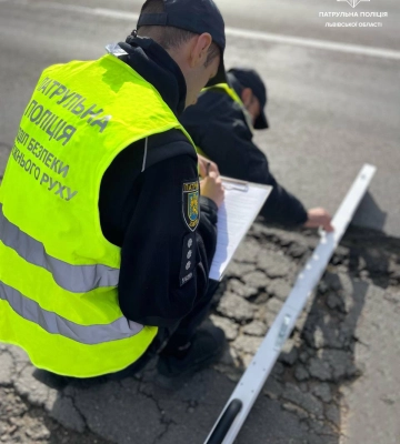 Патрульні обстежили дороги Львівщини і видали приписи та вимоги