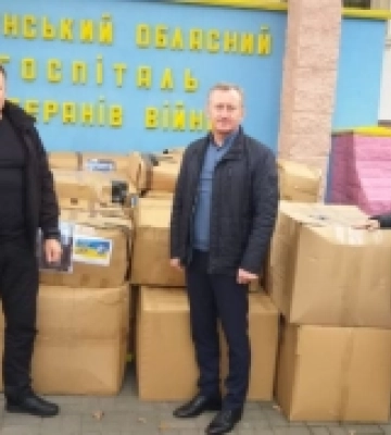 З Дубна військовим у госпіталь передали одяг від польських партнерів