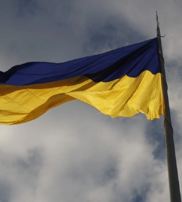 На Тернопільщині чоловік порвав український прапор