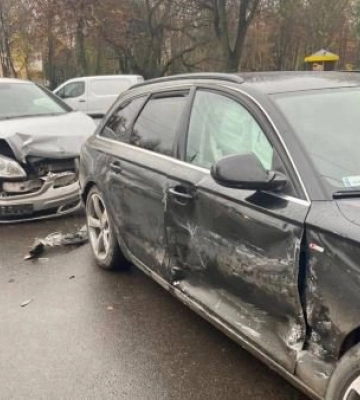 ДТП у Луцьку: водій Audi на повороті не надав перевагу Mercedes