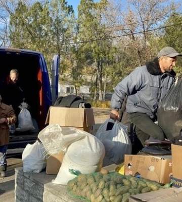 Александрийская епархия УПЦ передала гуманитарную помощь в социальные учреждения