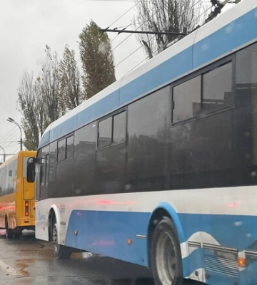 В Днепре популярные автобусы временно поменяют маршрут