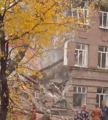 В Мариуполе захватчики сносят школу