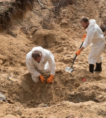 На звільнених територіях чотирьох областей виявили тіла 991 цивільного - поліція