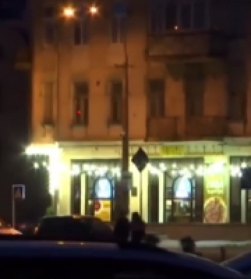 “Київреклама” почала демонтувати у Києві незаконні вивіски, які порушують режим економії
