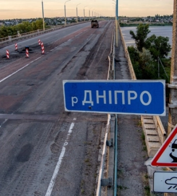 Колоссальная экологическая угроза на Херсонщине: россияне подрывают суда с горючим на Днепре