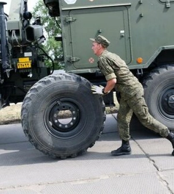 На левом берегу Днепра оккупанты покидают обустроенные рубежи и продвигаются вглубь на 15-20 км, - ОК &quot;Південь&quot;