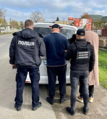 На Закарпатті за підозрою у незаконному переправленні чоловіків через кордон поліцейські затримали жителя Іршави