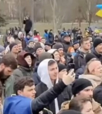 З Херсонської ОДА зняли російську ганчірку: Стремоусов спакував валізи та запевняє, що паніки немає