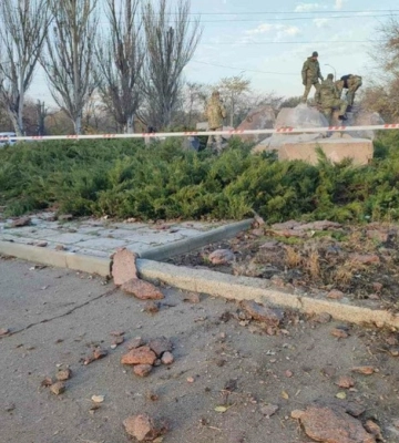 В Миколаєві підірвали обеліск &quot;Батьківщина-матір&quot;. ВІДЕО+ФОТОрепортаж