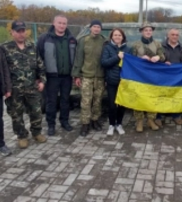 Рожищенські волонтери доставили на передову автівки, антидрон, рації та квадрокоптер. ФОТО
