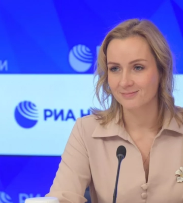 Російська омбудсменка незаконно всиновила українську дитину