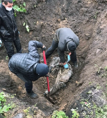 У селі на Харківщині виявили масове поховання бійців ЗСУ
