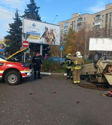 У Нікополі легковик після зіткнення зробив кульбіт, є постраждалі