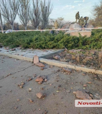 В Миколаєві підірвали обеліск &quot;Батьківщина-матір&quot;. ВІДЕО+ФОТОрепортаж