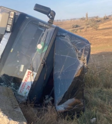 Под Одессой автобус перевернулся в кювет, пострадали семеро людей - СМИ