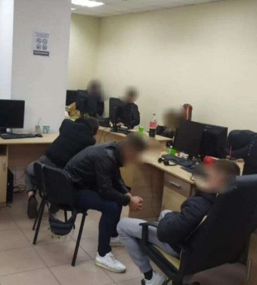 На Дніпропетровщині накрили call-центр на 20 співробітників
