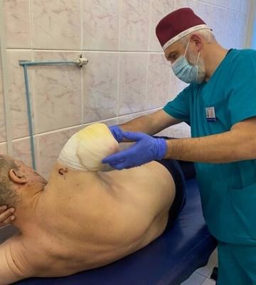&quot;Відламок відрізав руку&quot;: у Дніпрі врятували чоловіка, який підірвався на снаряді