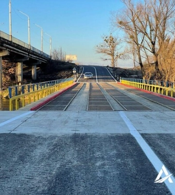 В Ізюмі відкрили міст через річку