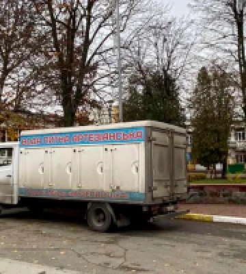 У Бучі комунальники з огляду на перебої у водопостачанні налагодили доставку питної води (адреси)