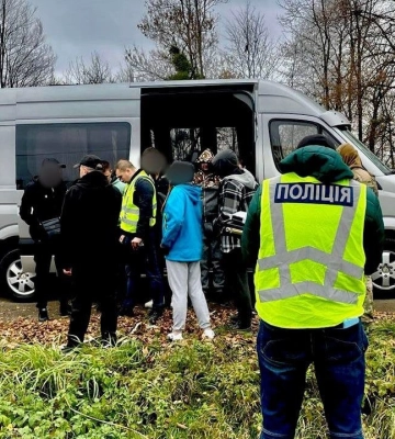 У Франківську затримали переправників  ухилянтів закордон під виглядом волонтерів