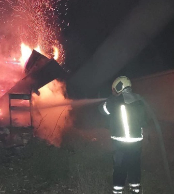 На Донеччині через обстріли горіли будинки
