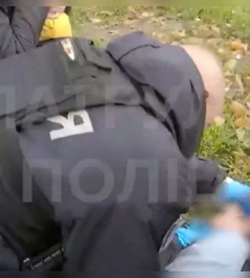 У Дніпрі трирічну дитину схопили судоми: відео порятунку з бодікамери копів