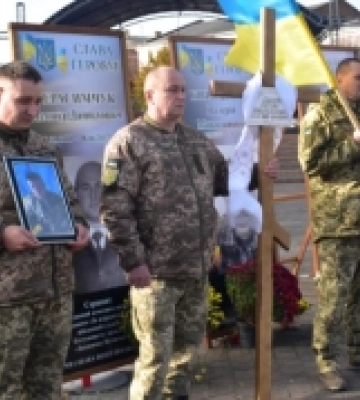 У Дубні прощалися із військовослужбовцем Русланом Солоняком