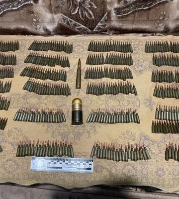 Джентльменський набір: на Харківщині в чоловіка вилучили патрони та травку