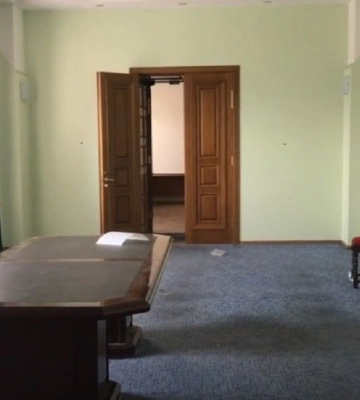 ЗМІ показали відео з розграбованої росіянами Херсонської ОДА