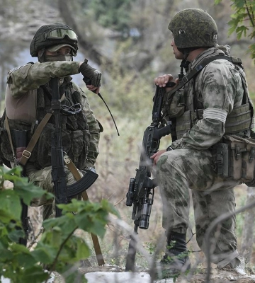 Російські військові руйнують вишки зв’яку у Херсонській області