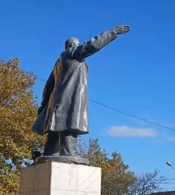 В оккупированном Мелитополе установили памятник Ленину