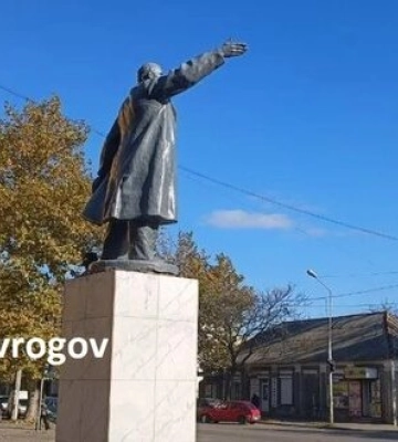 Оккупанты вернули в Мелитополь демонтированный в 2015 году памятник Ленину. ФОТО