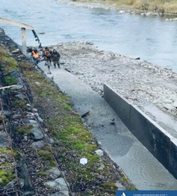 На дорозі Н-09 Мукачево – Рахів – Івано-Франківськ – Львів укріпляють підпірну стінку