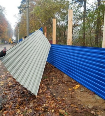 Незаконне будівництво в Брюховичах на 3,4 га: Львів демонтував огорожу (відео)