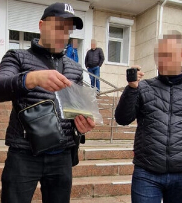 Заступник керівника Кіровоградської прокуратури Маленко підозрюється у хабарництві: за $7,5 тис. обіцяв &quot;допомогти&quot; оформити групу&amp;hellip;