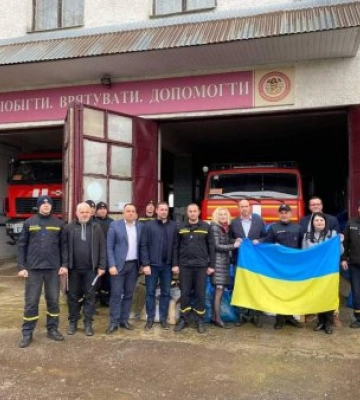 Автомобіль, лікарняні ліжка, одяг та харчування. Край Височина знову на Закарпатті з гуманітарною місією