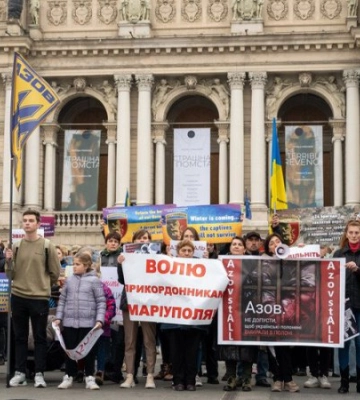 У Львові родини захисників Маріуполя пройшли ходою центром міста