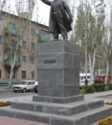 Рашисти повернули пам’ятник Леніну в окупованому Мелітополі 