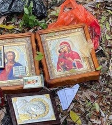 Нацгвардейцы выловили иконы из реки в Чернигове. ФОТО
