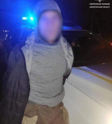 Патрульні двічі виявили у громадян речовини, схожі на наркотичні