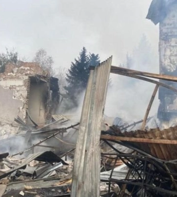 8 хвиль обстрілів Дніпропетровщини, удар по житловому будинку у Запоріжжі: як минула ніч у регіонах  (Відео)
